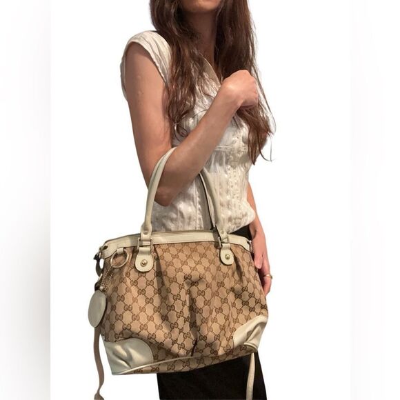 Gucci Brown and Cream Shoulder Bag with Monogram Pattern - Picture 14 of 15